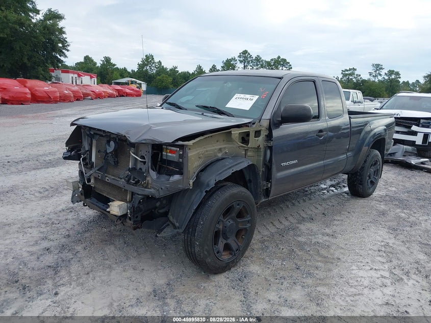 2013 TOYOTA TACOMA auction photo 2