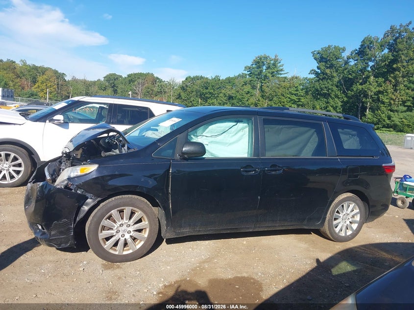 TOYOTA SIENNA - zdjęcie 15
