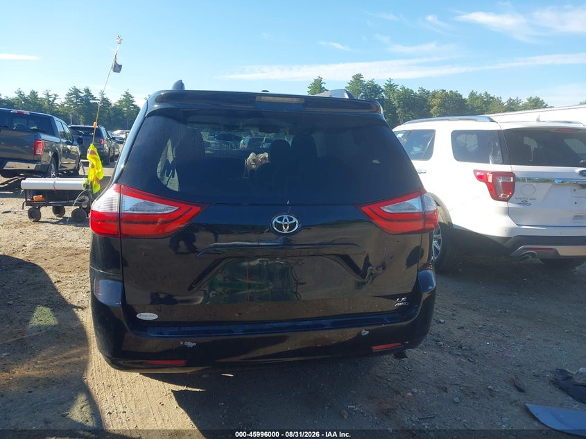 TOYOTA SIENNA - zdjęcie 17
