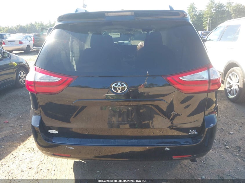 TOYOTA SIENNA - zdjęcie 20