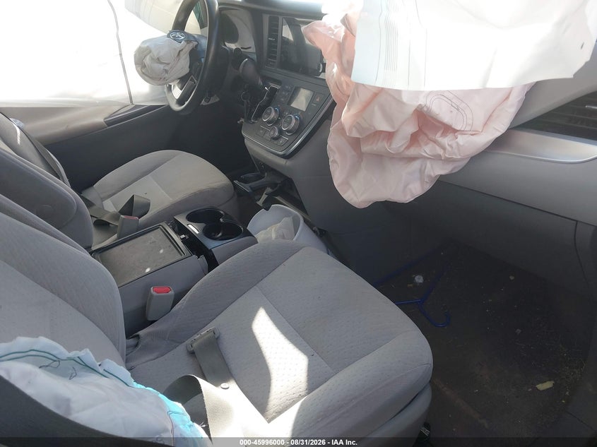 TOYOTA SIENNA - zdjęcie 5