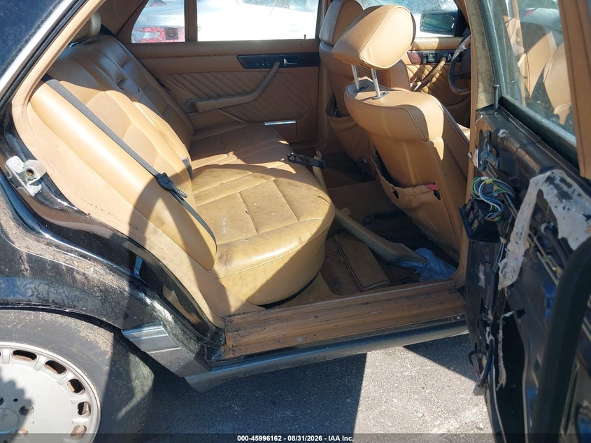 MERCEDES-BENZ 560 1990 VIN WDBCA39E4LA552348