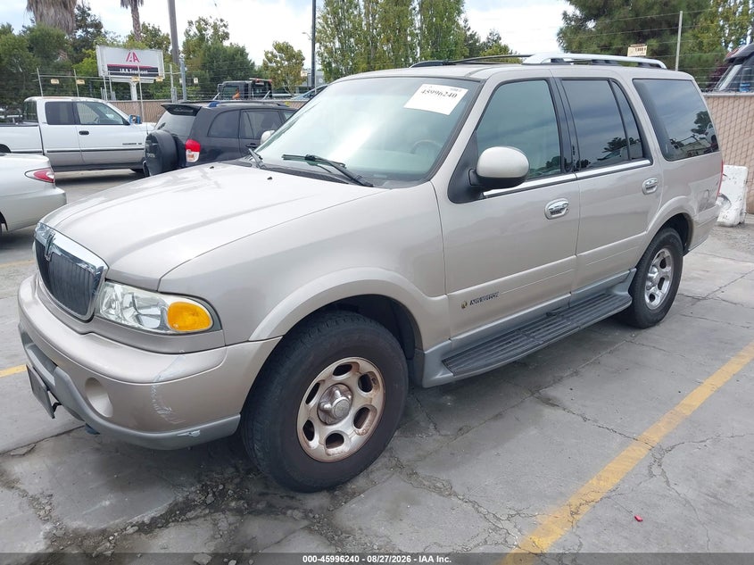 2002 Lincoln Navigator, Normal Wear & Tear, IAAI, VIN 5LMFU28R82LJ13721 — photo 2