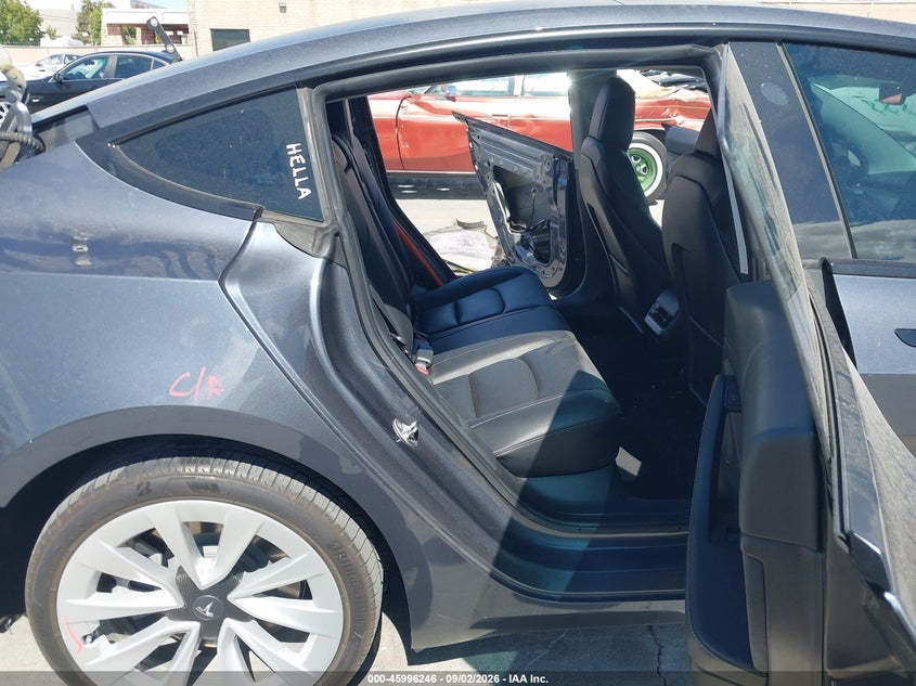TESLA MODEL 3 - zdjęcie 8