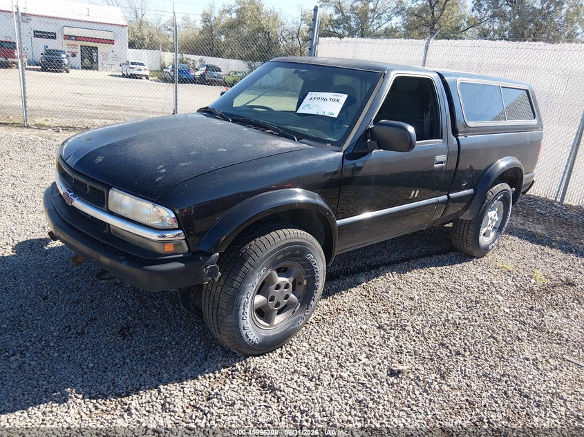 1999 CHEVROLET S-10 auction photo 2