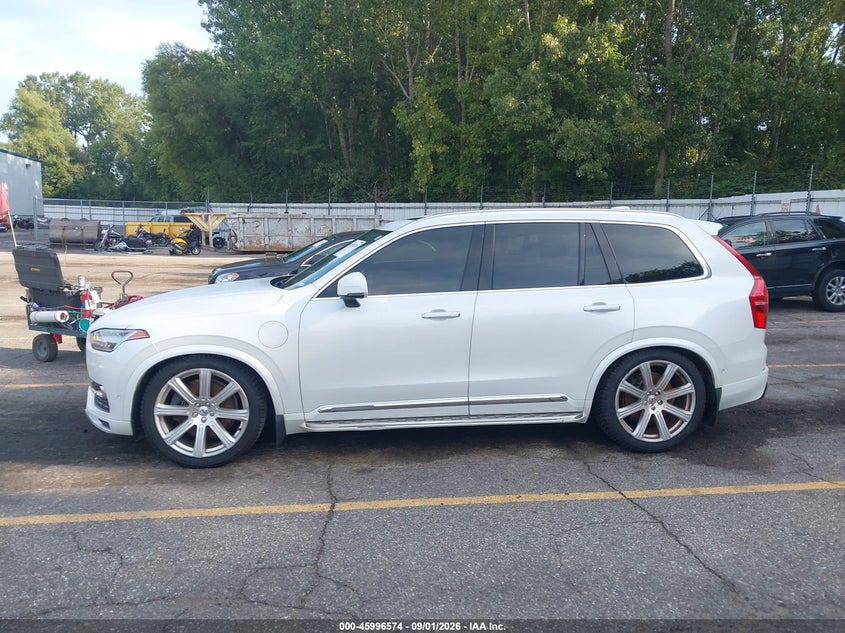2016 VOLVO XC90 HYBRID T8 INSCRIPTION · Photo 14