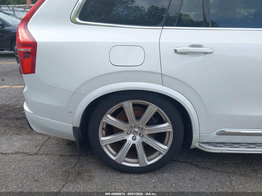 2016 VOLVO XC90 HYBRID T8 INSCRIPTION · Photo 17