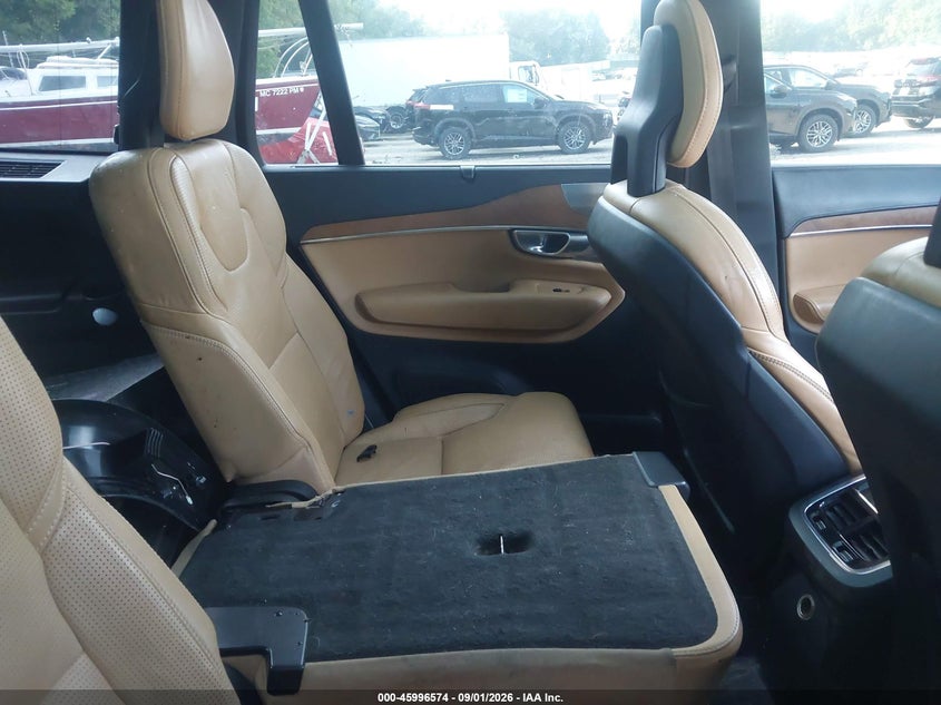 2016 VOLVO XC90 HYBRID T8 INSCRIPTION · Photo 8