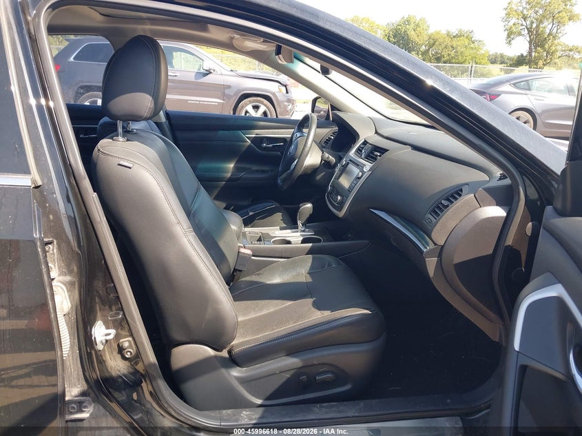 2017 NISSAN ALTIMA auction photo 5