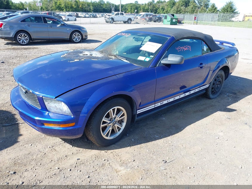 2005 FORD MUSTANG auction photo 2