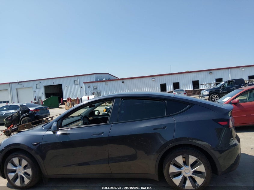 TESLA MODEL Y 2024 VIN 7SAYGDED9RF017916