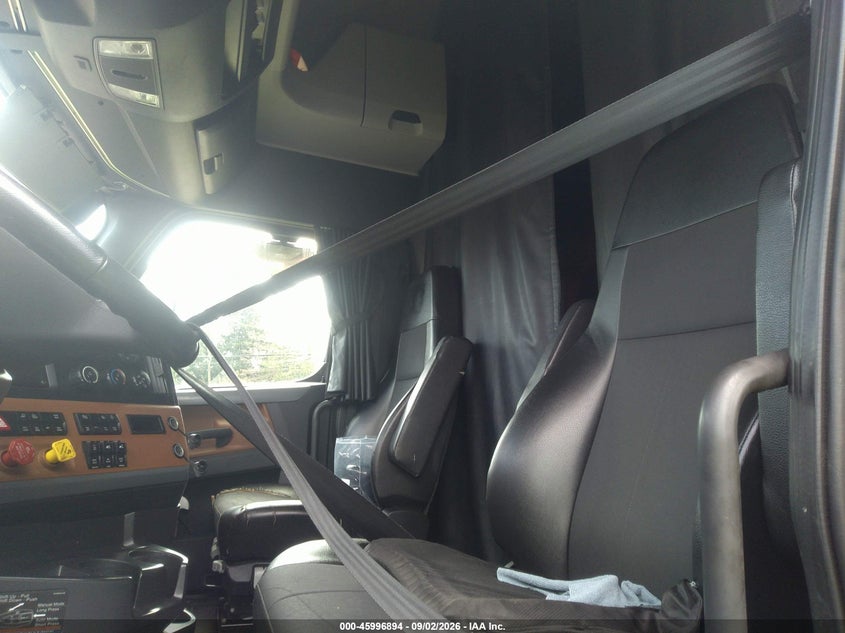 2021 FREIGHTLINER NEW CASCADIA 126 auction photo 5
