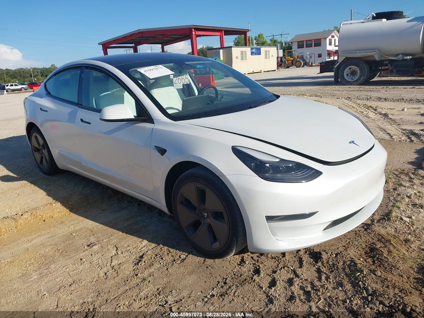 TESLA MODEL 3 - zdjęcie 1