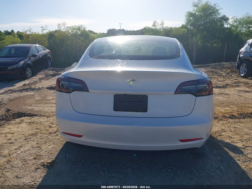 TESLA MODEL 3 - zdjęcie 16