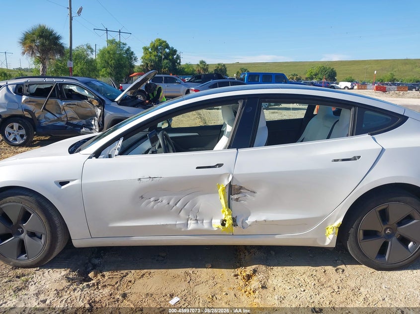 TESLA MODEL 3 - zdjęcie 6