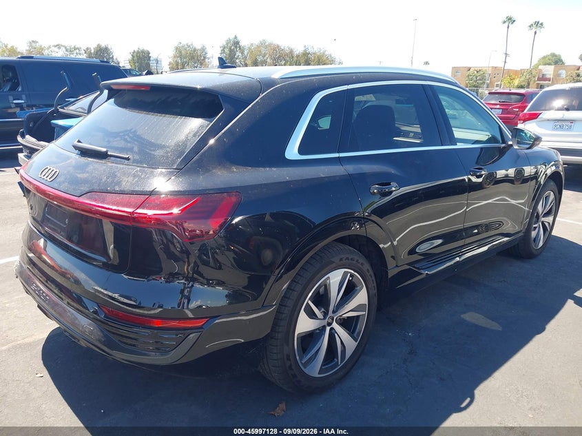 Vin: wa15aage9rb035092, lot: 46496473, audi q8 e-tron premium plus quattro 20244
