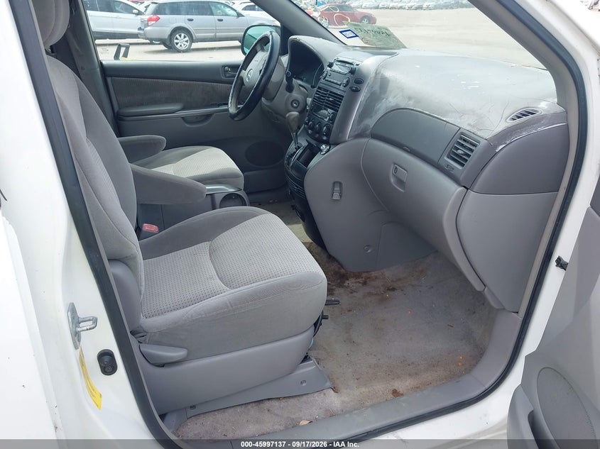 2007 TOYOTA SIENNA auction photo 5