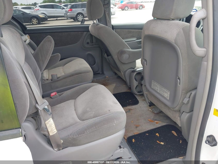 2007 TOYOTA SIENNA auction photo 8