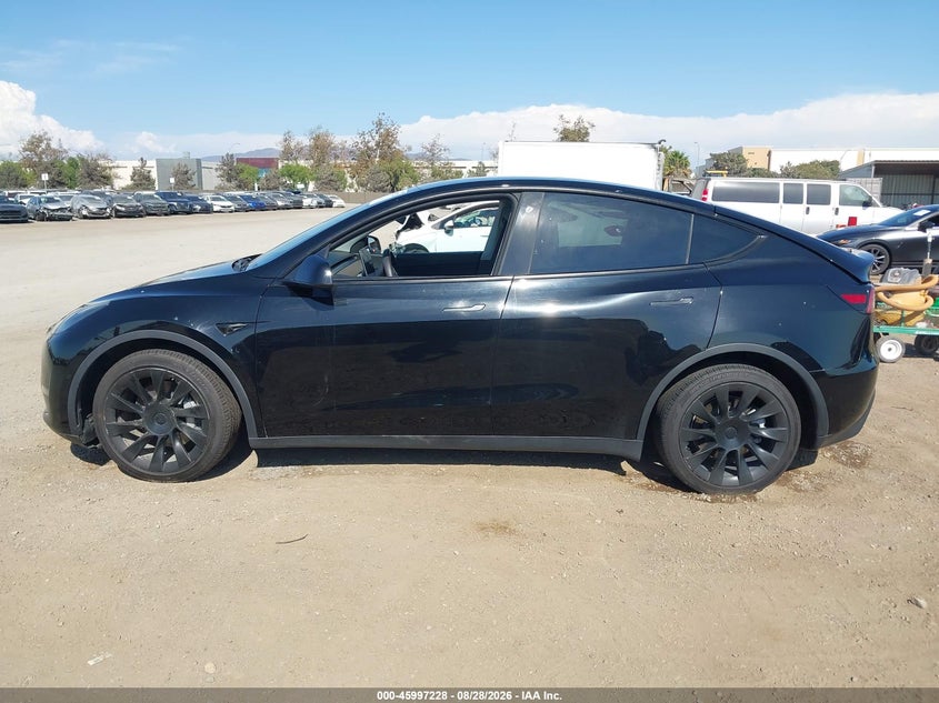 TESLA MODEL Y - zdjęcie 13