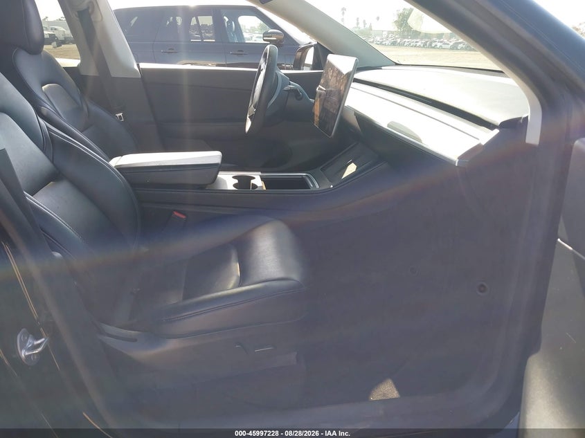TESLA MODEL Y - zdjęcie 5