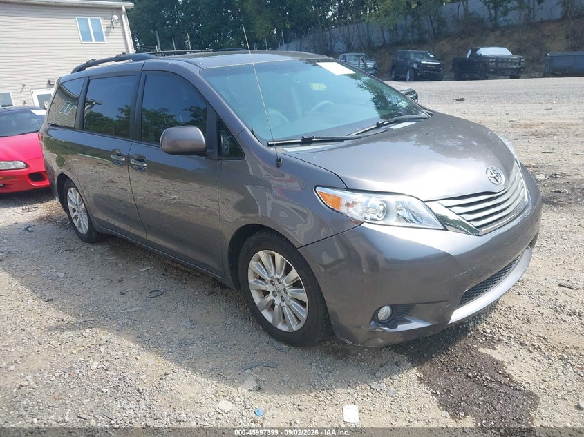 2014 TOYOTA SIENNA auction photo 1