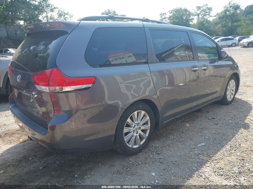 2014 TOYOTA SIENNA auction photo 4