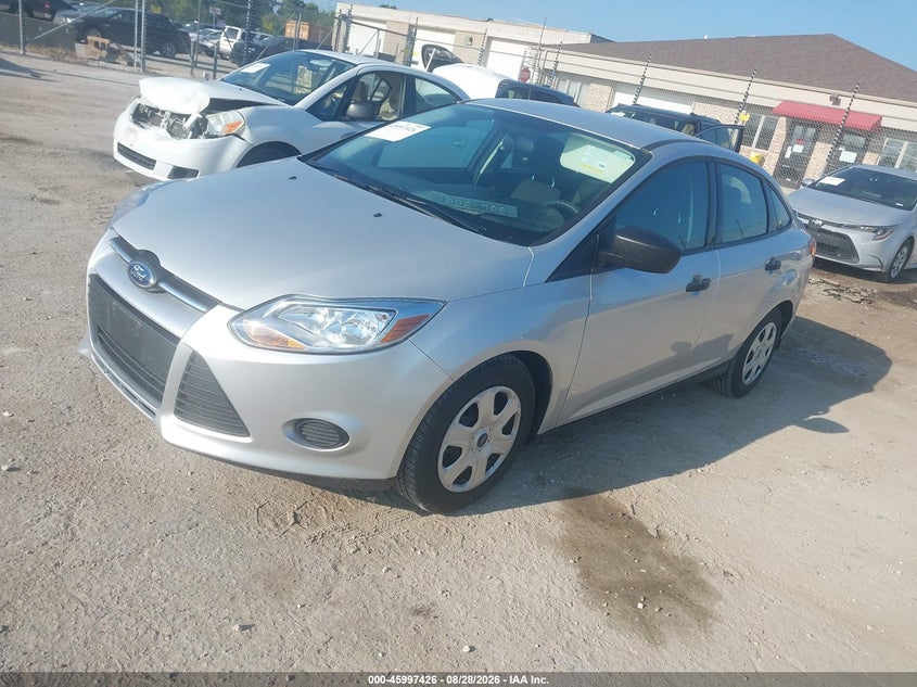 2013 Ford Focus, Удар сзади, IAAI, VIN 1FADP3E20DL318106 — фото 2