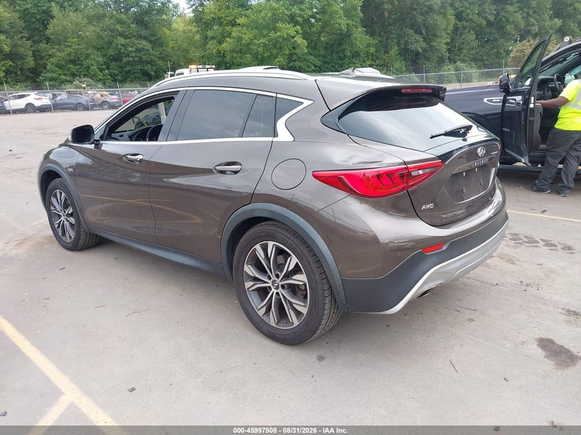 2017 INFINITI QX30 PREMIUM · Фото 3
