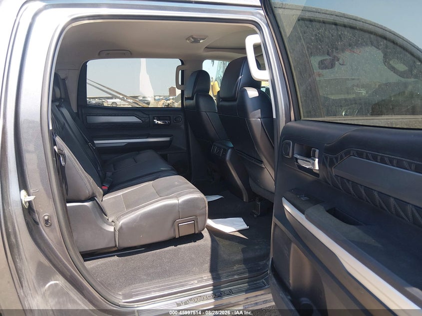 TOYOTA TUNDRA - zdjęcie 8