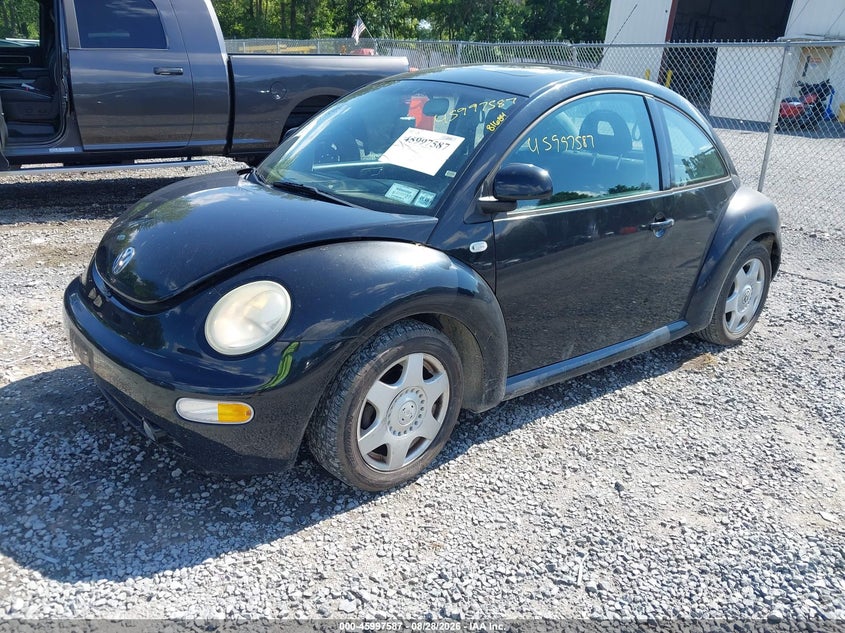 2000 VOLKSWAGEN NEW BEETLE auction photo 2