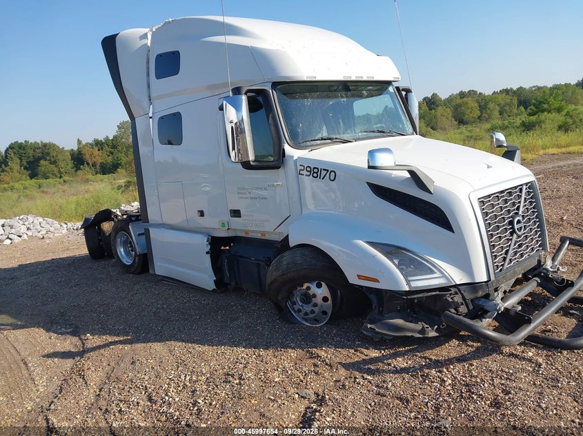 2025 VOLVO VNL