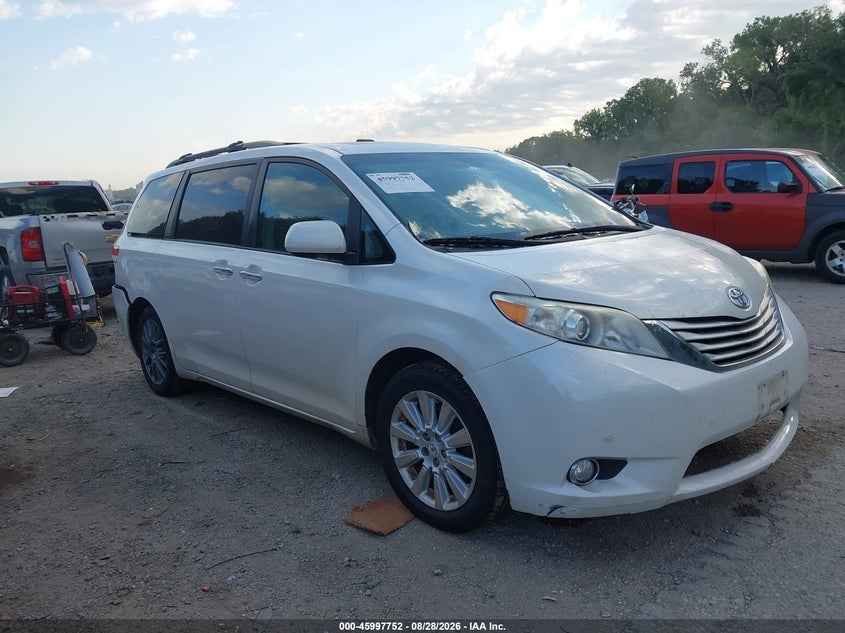 2011 TOYOTA SIENNA auction photo 1