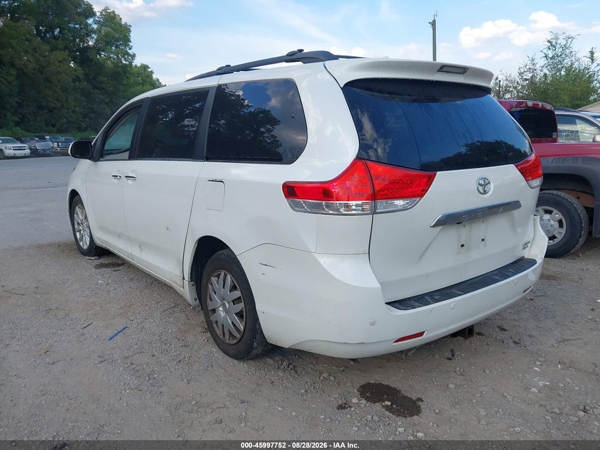 2011 TOYOTA SIENNA auction photo 3