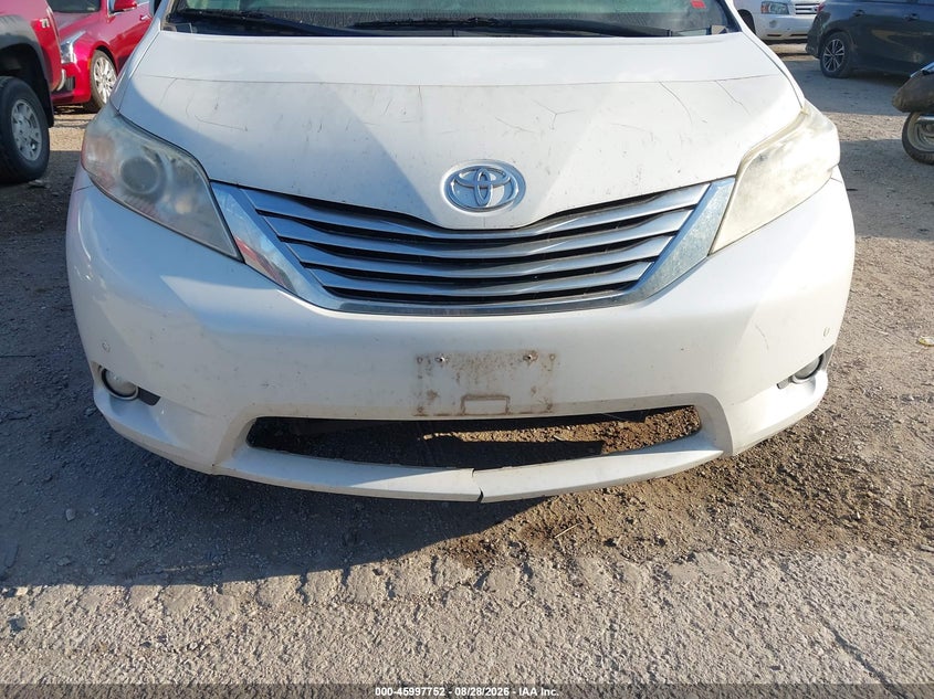 2011 TOYOTA SIENNA auction photo 6