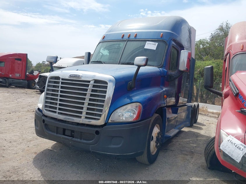 2017 FREIGHTLINER CASCADIA 125 auction photo 2