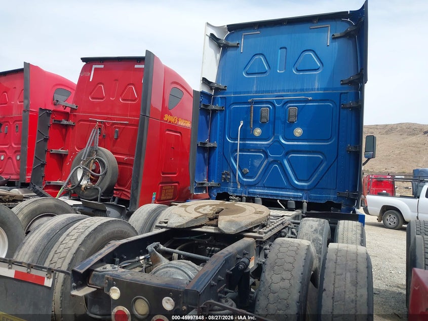 2017 FREIGHTLINER CASCADIA 125 auction photo 4