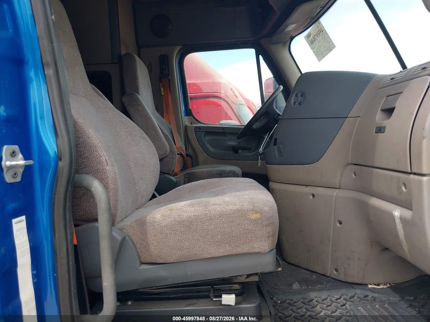 2017 FREIGHTLINER CASCADIA 125 auction photo 7