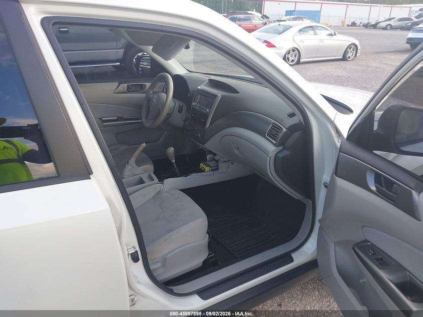 2011 SUBARU FORESTER auction photo 5