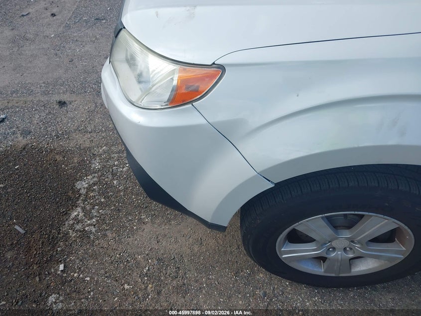 2011 SUBARU FORESTER auction photo 6