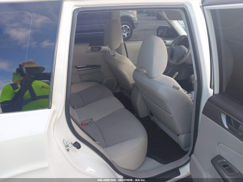 2011 SUBARU FORESTER auction photo 8