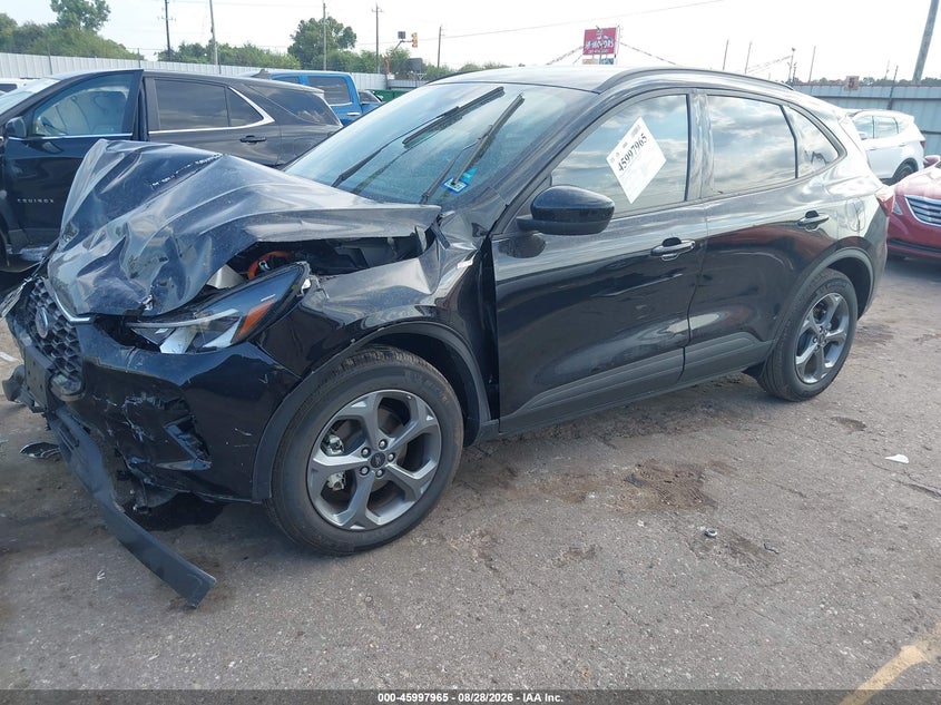2025 Ford Escape, Front End, IAAI, VIN 1FMCU0MZ1SUA33400 — photo 2