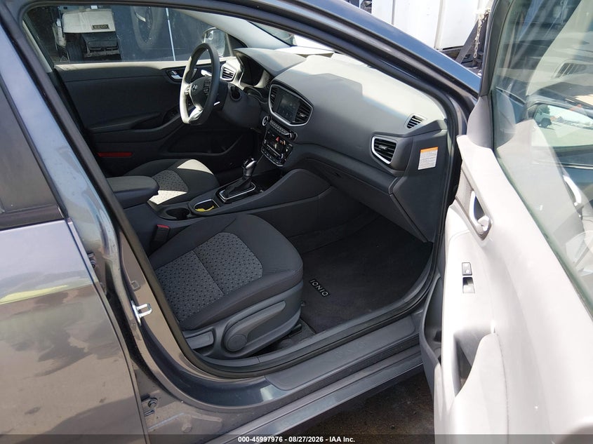 2018 HYUNDAI IONIQ HYBRID auction photo 5