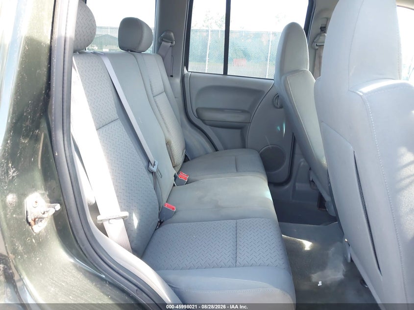 2006 JEEP LIBERTY auction photo 8
