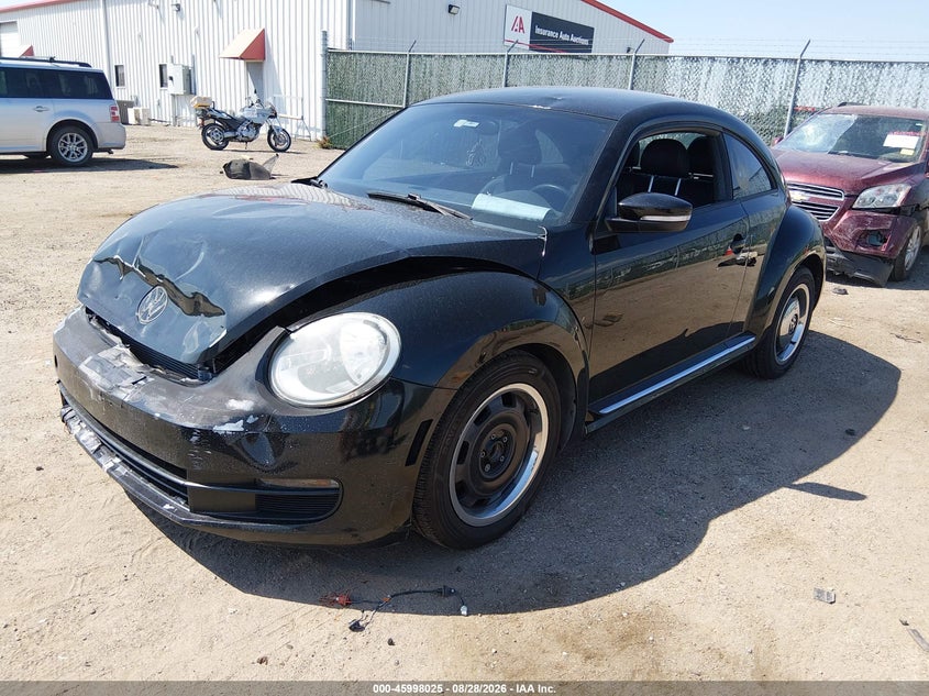 2012 Volkswagen Beetle, Normal Wear & Tear, IAAI, VIN 3VWJP7AT0CM618998 — photo 2