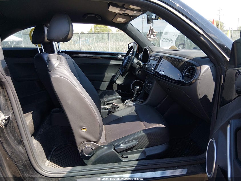 2012 VOLKSWAGEN BEETLE auction photo 5