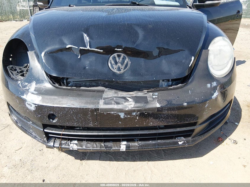 2012 VOLKSWAGEN BEETLE auction photo 6