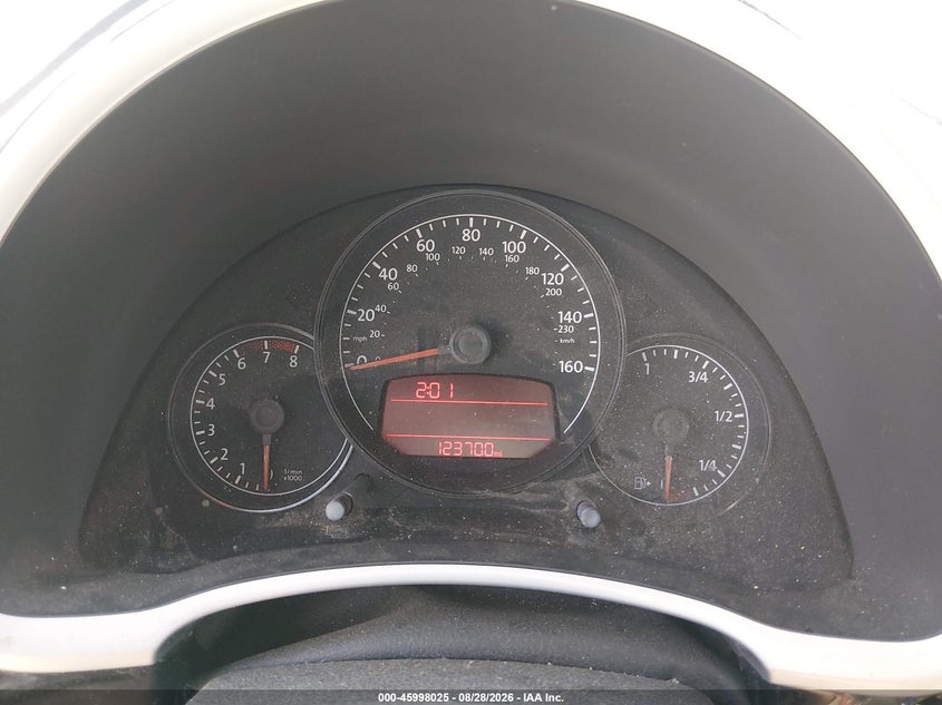 2012 VOLKSWAGEN BEETLE auction photo 7