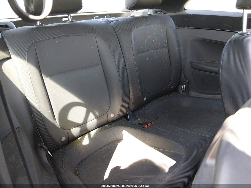 2012 VOLKSWAGEN BEETLE auction photo 8