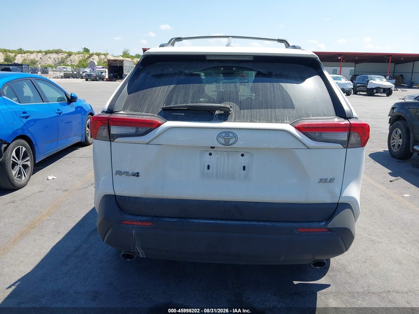 TOYOTA RAV4 - zdjęcie 17