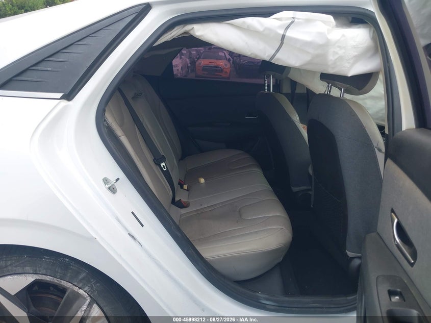 2021 HYUNDAI ELANTRA auction photo 8